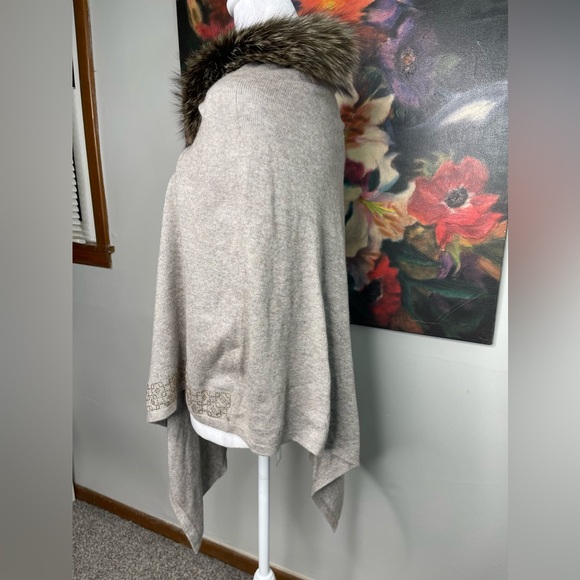 Boutique New Cashmere Sequined Fox Fur Crewneck OS Poncho Old Money Mob Wife - Picture 5 of 7